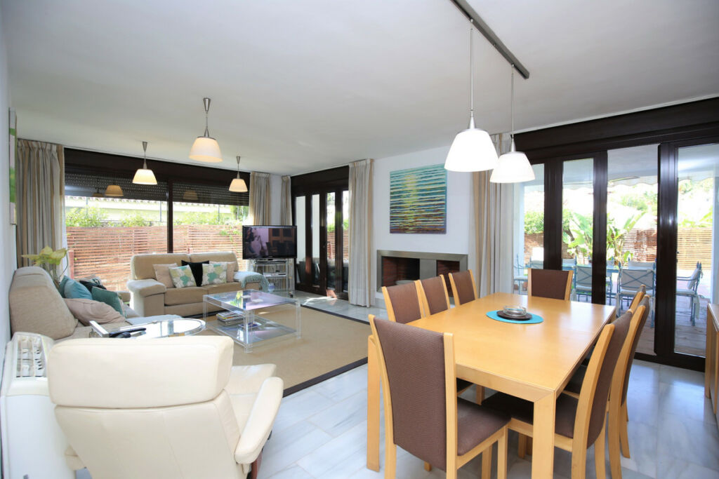 Detached Villa Marbella Málaga - image 4
