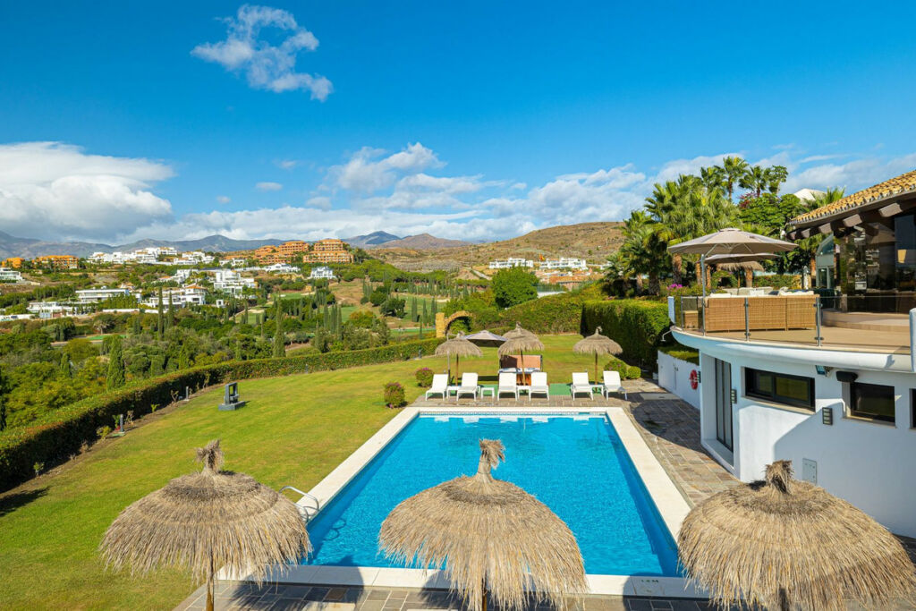 Detached Villa Los Flamingos Málaga - image 5