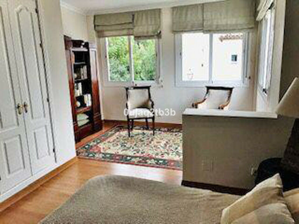 Middle Floor Apartment New Golden Mile Málaga - image 5