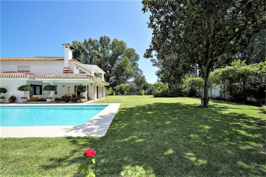 Detached Villa Costalita Málaga - image 5