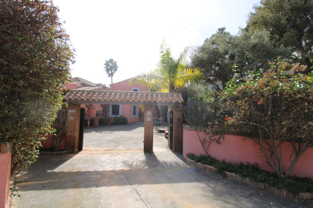 Detached Villa New Golden Mile Málaga - image 57