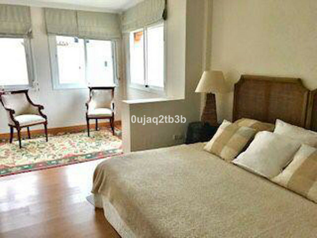 Middle Floor Apartment New Golden Mile Málaga - image 6