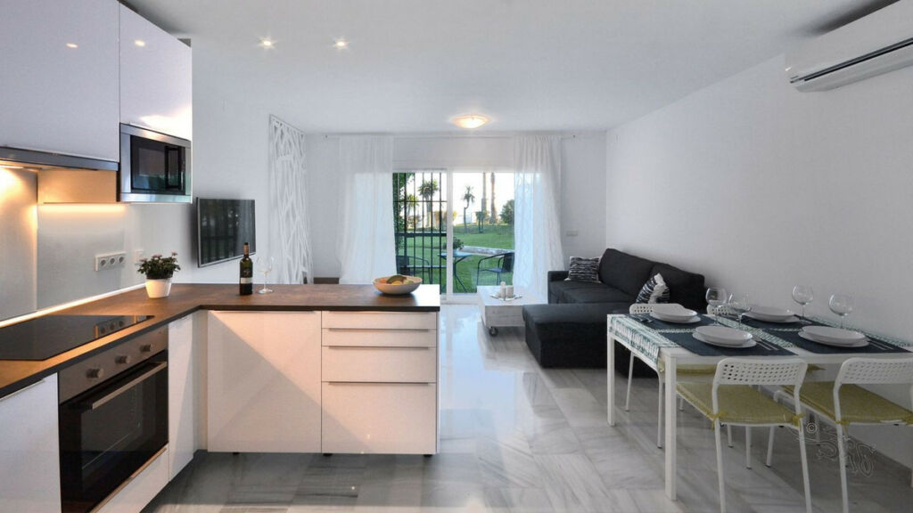 Ground Floor Apartment Calahonda Málaga - image 6