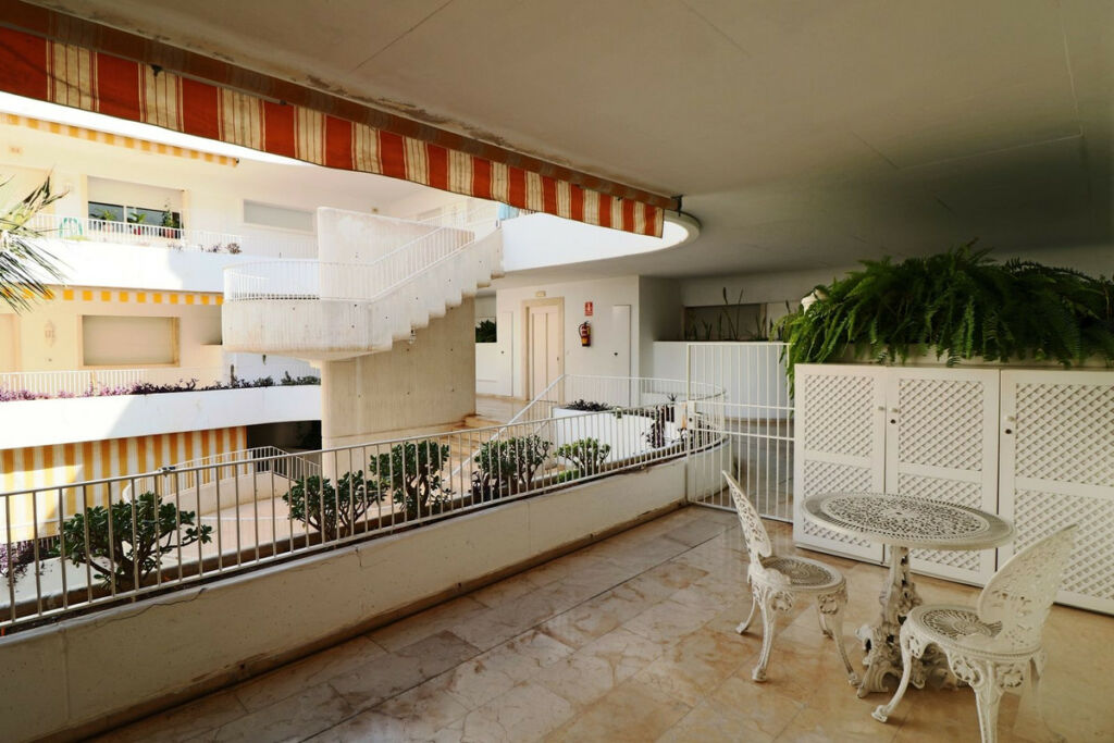 Middle Floor Apartment Marbella Málaga - image 6