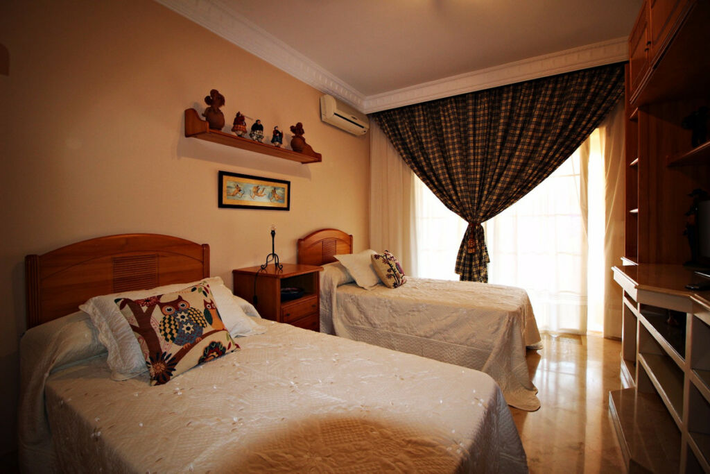 Detached Villa San Pedro de Alcántara Málaga - image 7