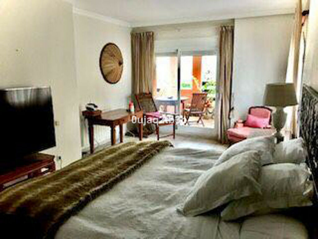 Middle Floor Apartment New Golden Mile Málaga - image 7