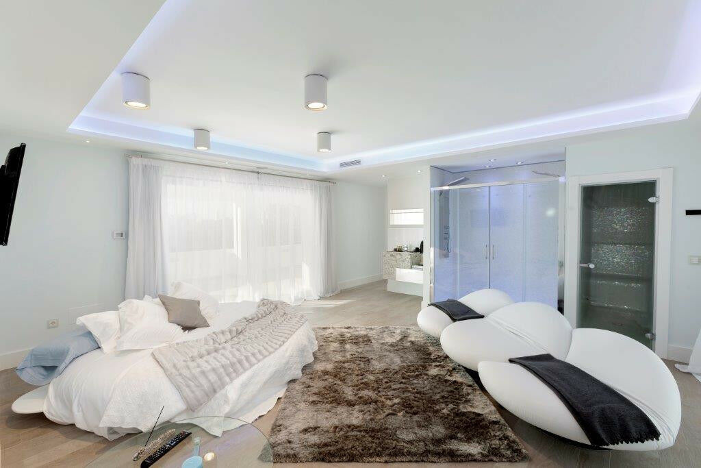 Detached Villa Sierra Blanca Málaga - image 8