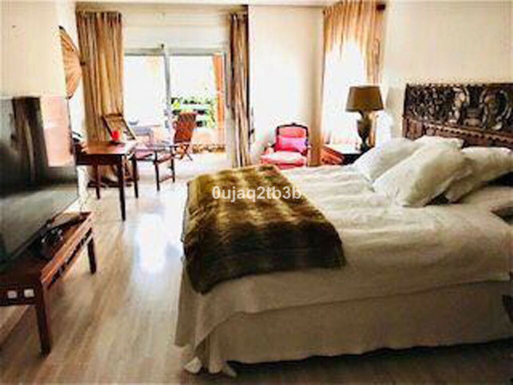Middle Floor Apartment New Golden Mile Málaga - image 8
