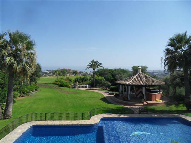 Detached Villa La Quinta Málaga - image 8