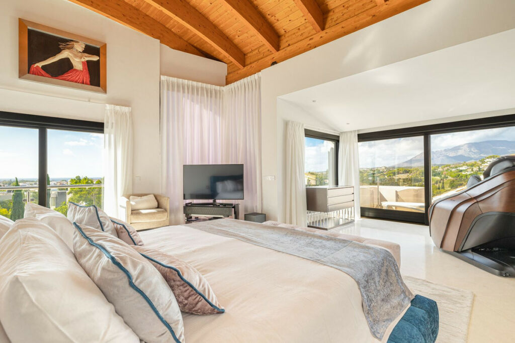 Detached Villa Los Flamingos Málaga - image 9