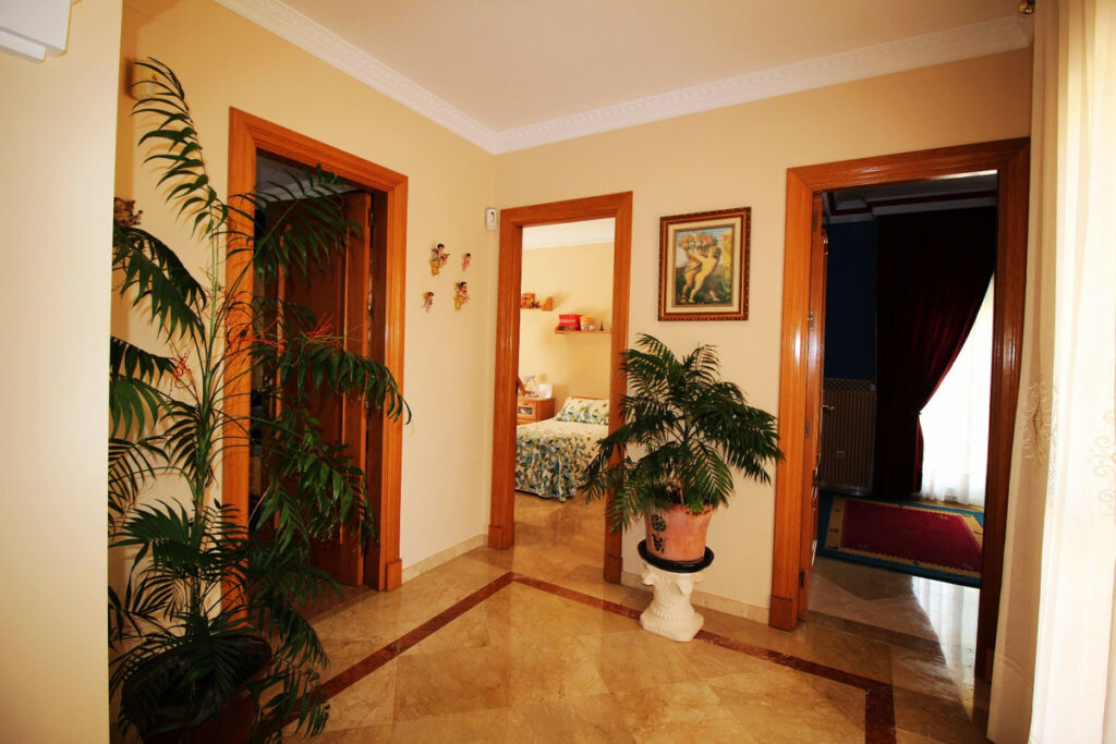 Detached Villa San Pedro de Alcántara Málaga - image 9