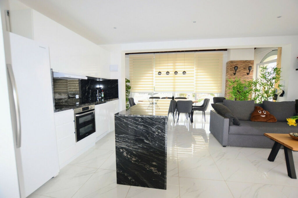 Detached Villa Villamartin Alicante - image 10