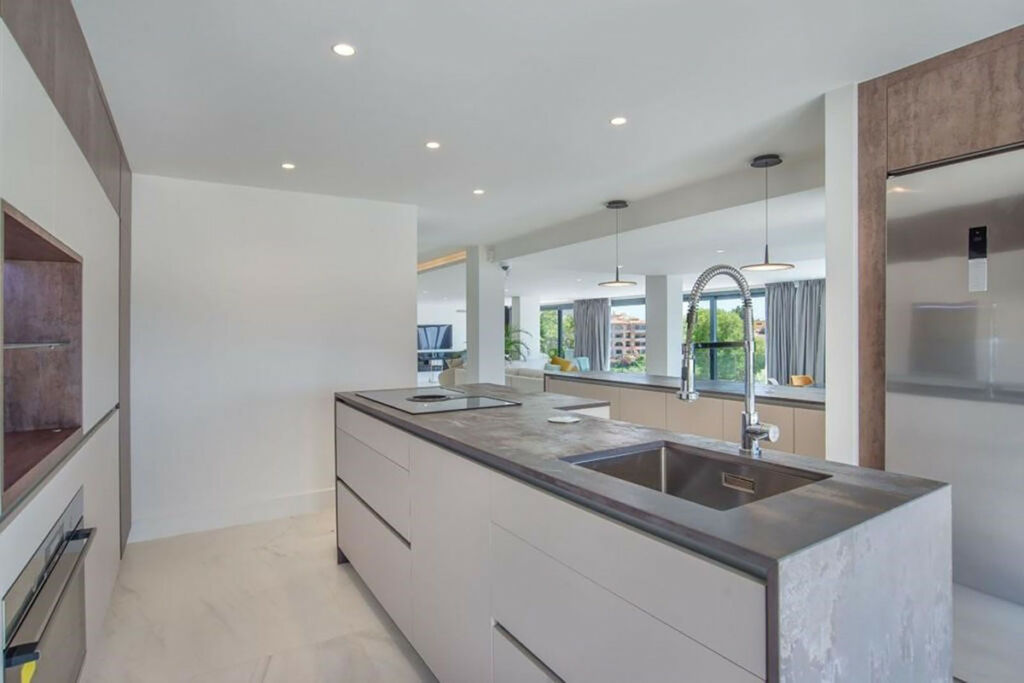 Detached Villa Elviria Málaga - image 10