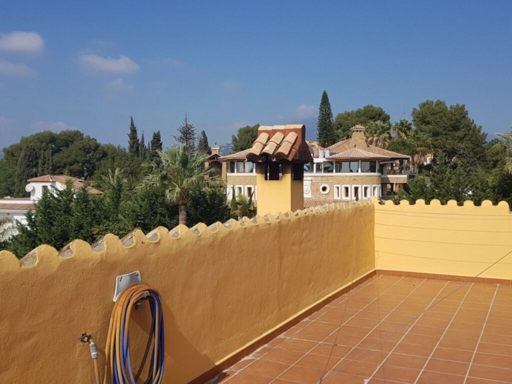 Detached Villa Nueva Andalucía Málaga - image 11