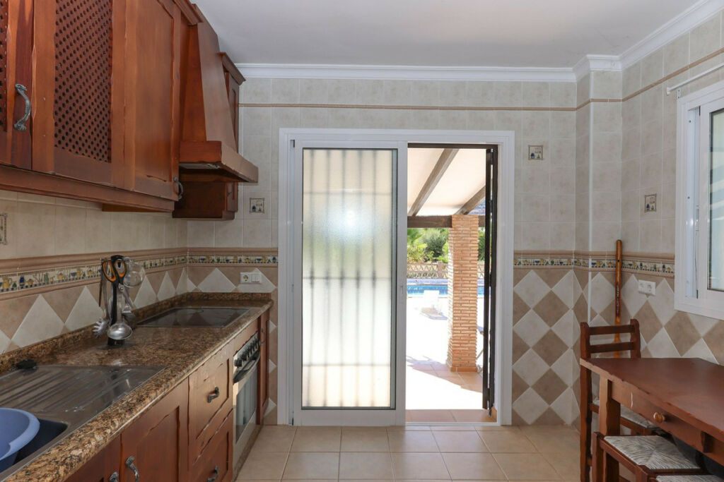 Detached Villa Guaro Málaga - image 13