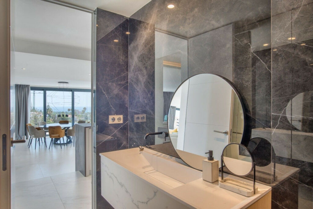 Detached Villa Elviria Málaga - image 12
