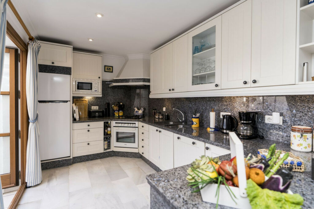 Semi-Detached House Estepona Málaga - image 12