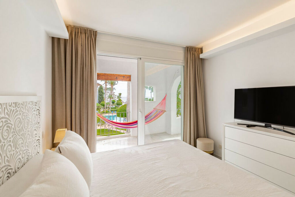Middle Floor Apartment Estepona Málaga - image 12