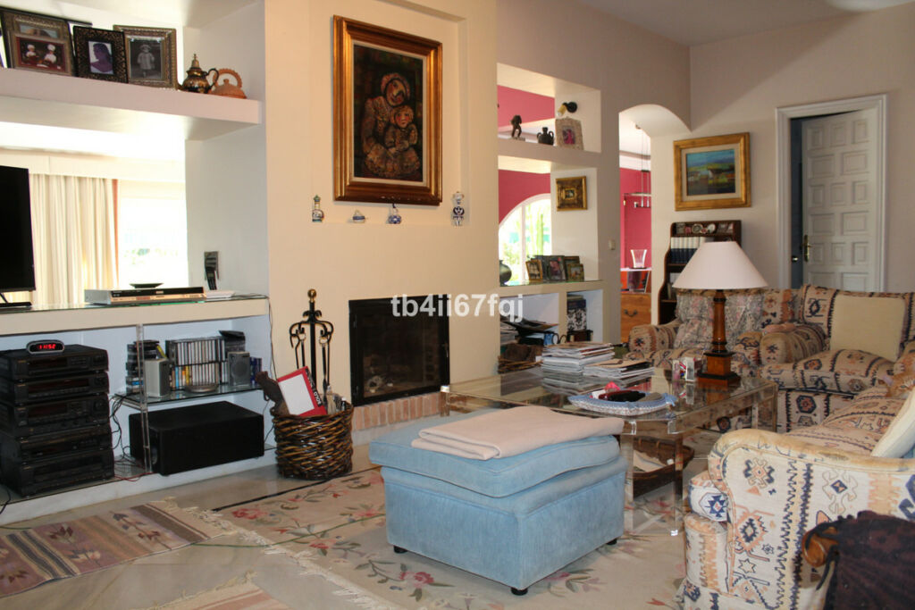 Detached Villa Atalaya Málaga - image 13