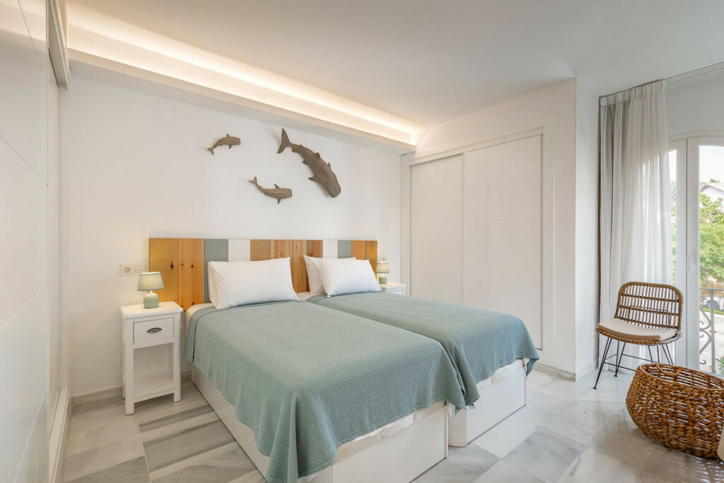 Middle Floor Apartment Estepona Málaga - image 13