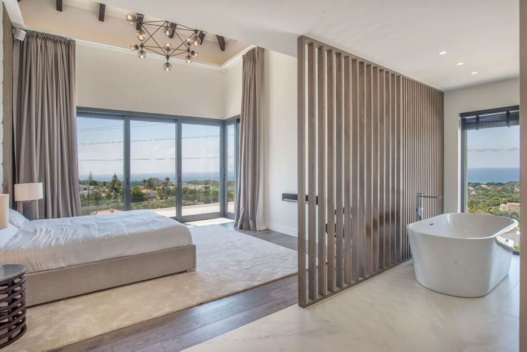 Detached Villa Elviria Málaga - image 13