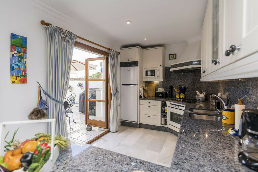 Semi-Detached House Estepona Málaga - image 13