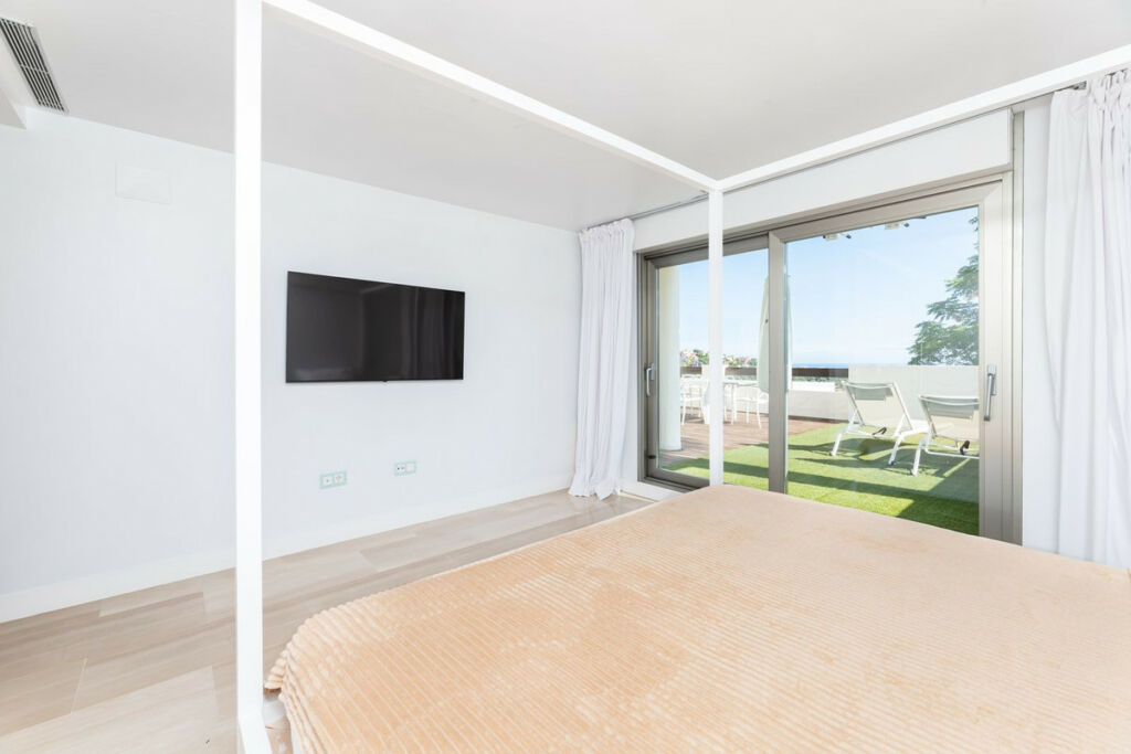 Middle Floor Apartment Benahavís Málaga - image 13