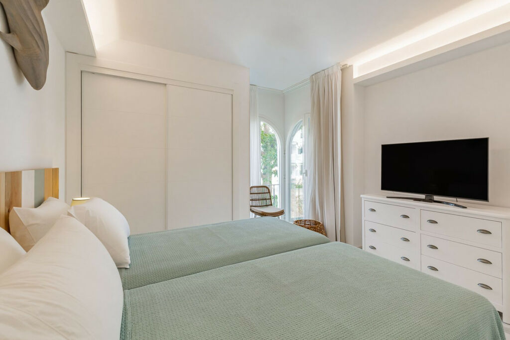 Middle Floor Apartment Estepona Málaga - image 14