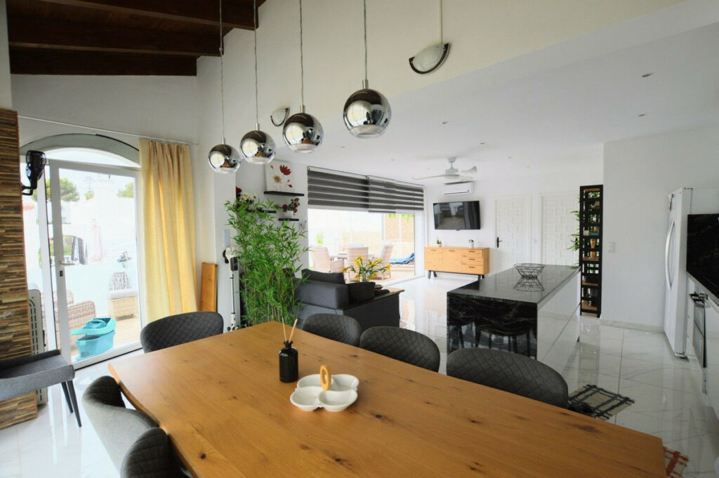 Detached Villa Villamartin Alicante - image 15