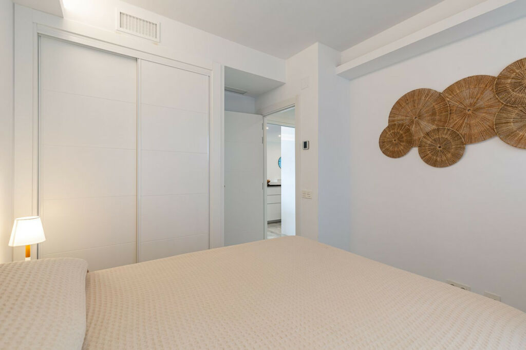 Middle Floor Apartment Estepona Málaga - image 15