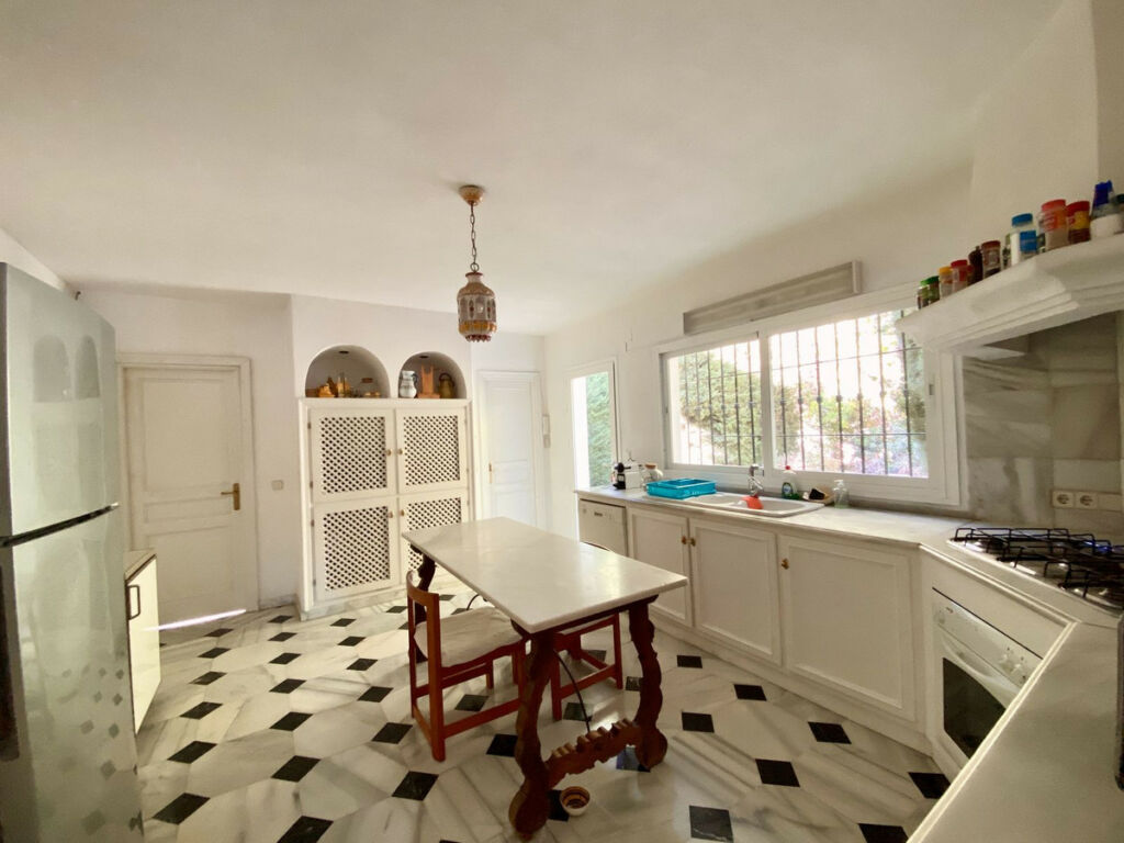 Detached Villa Benahavís Málaga - image 16