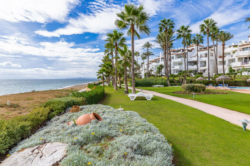Middle Floor Apartment Estepona Málaga - image 17