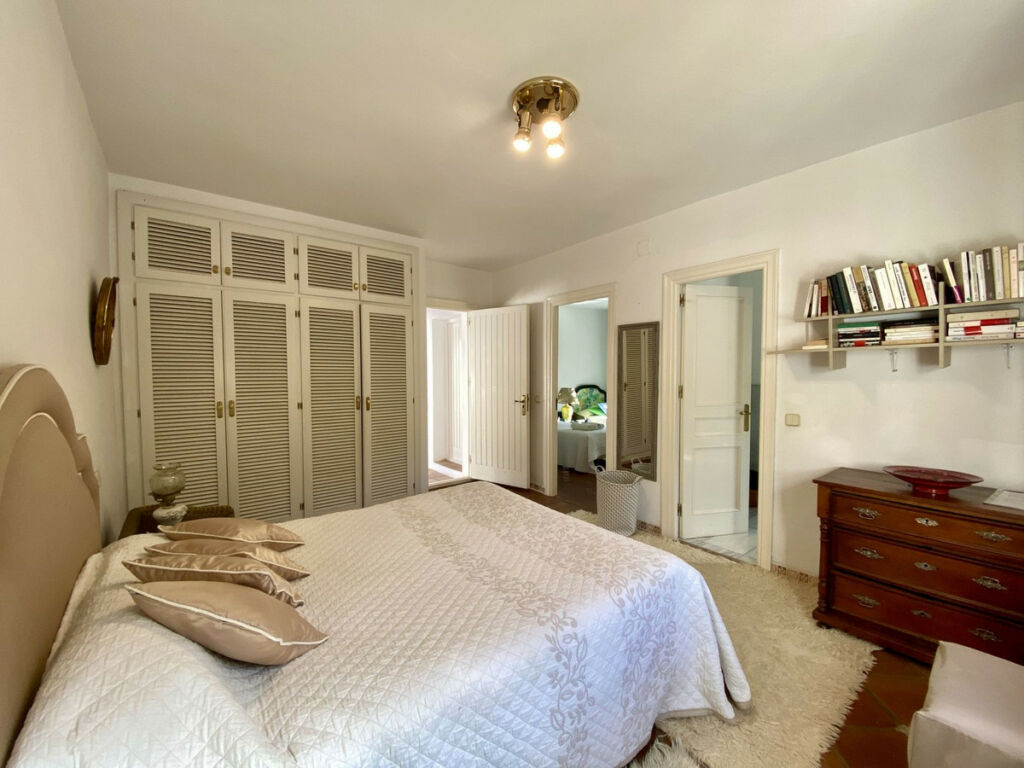 Detached Villa Benahavís Málaga - image 19