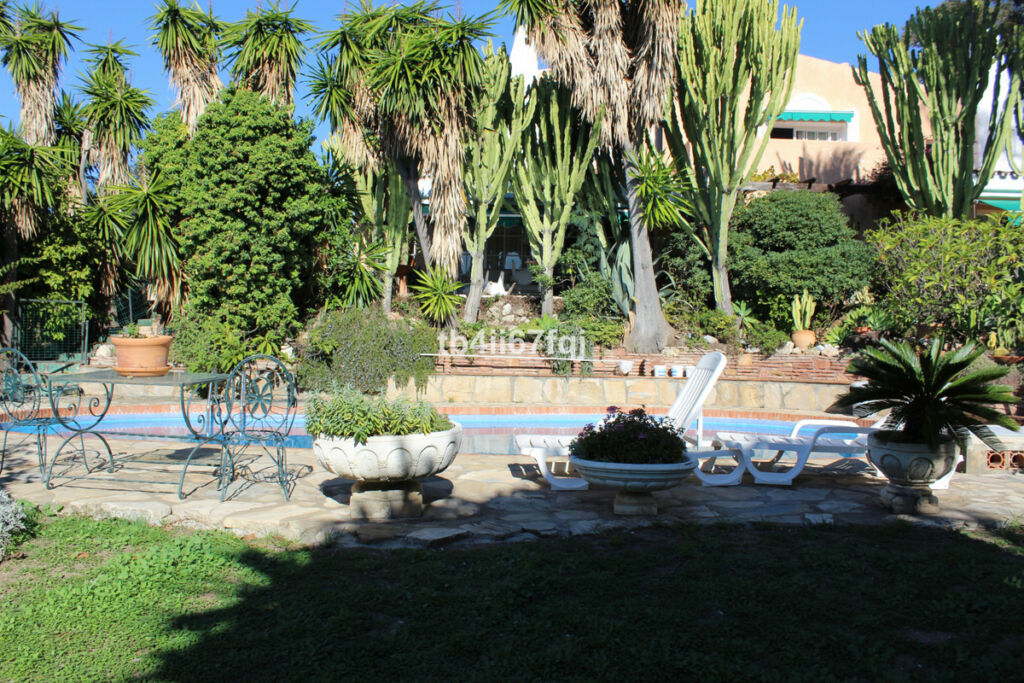 Detached Villa Atalaya Málaga - image 2