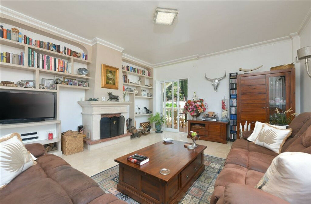Detached Villa Alhaurín de la Torre Málaga - image 2