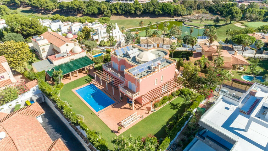Detached Villa Benalmadena Málaga - image 2