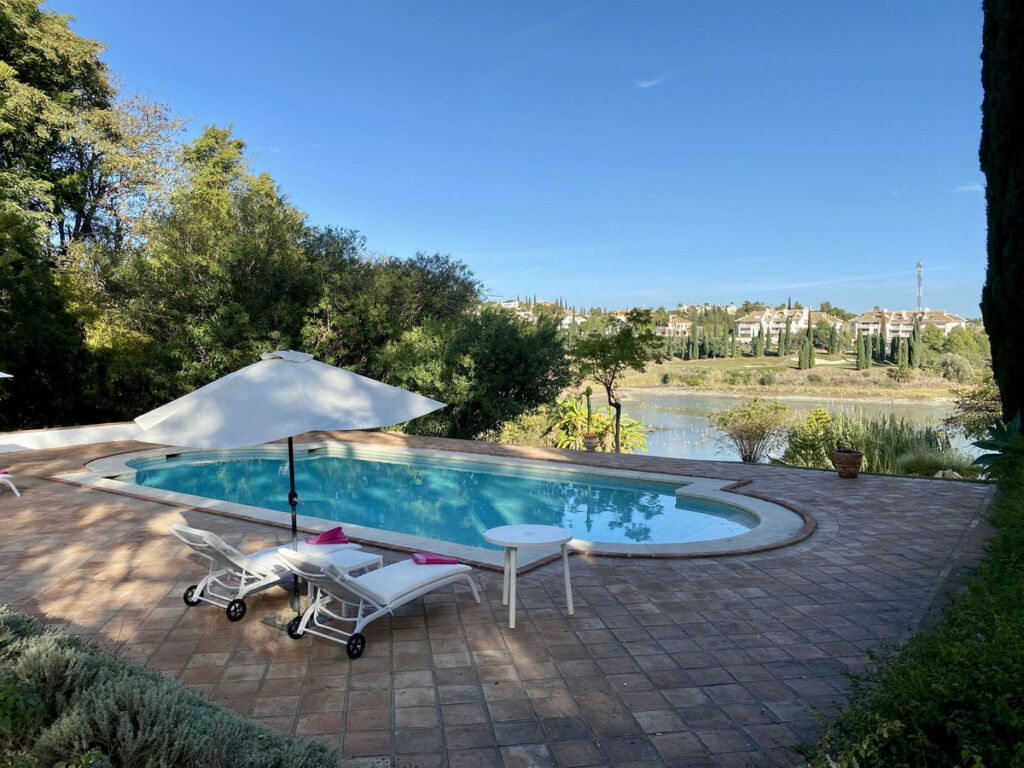 Detached Villa Benahavís Málaga - image 2