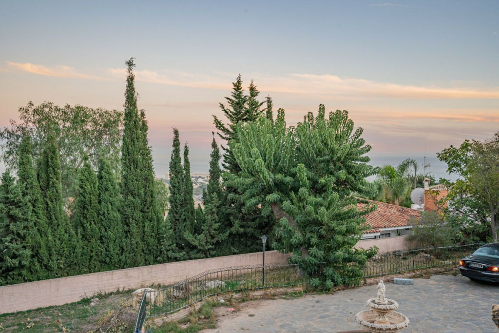 Detached Villa Benalmadena Pueblo Málaga - image 2