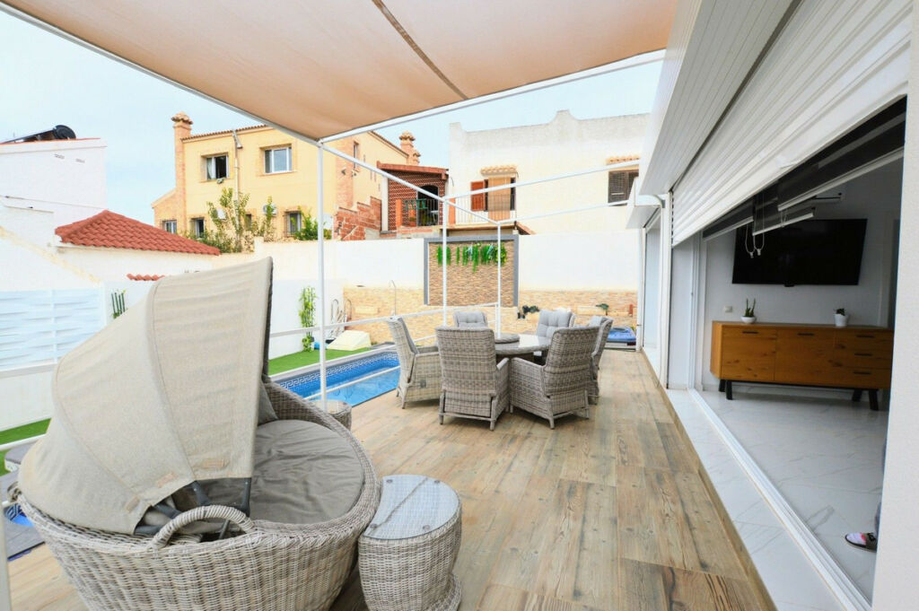 Detached Villa Villamartin Alicante - image 20