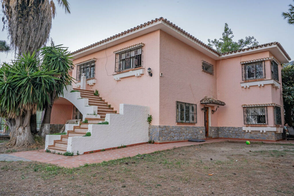 Detached Villa Benalmadena Pueblo Málaga - image 21