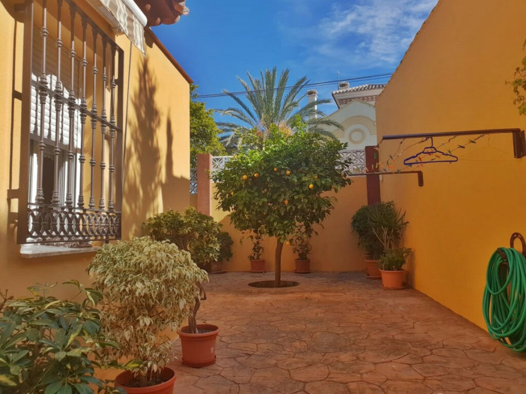 Detached Villa Nueva Andalucía Málaga - image 21