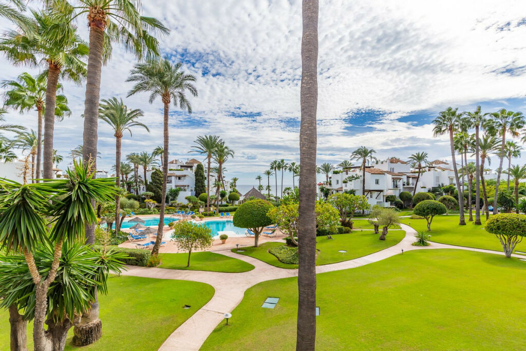 Middle Floor Apartment Estepona Málaga - image 21