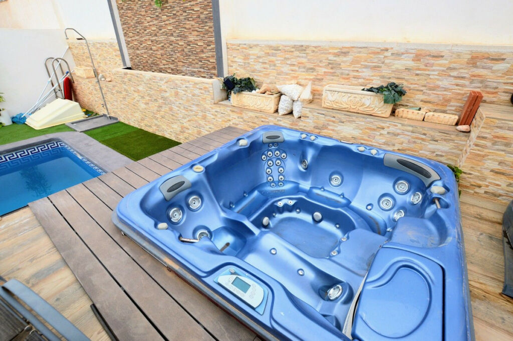 Detached Villa Villamartin Alicante - image 21