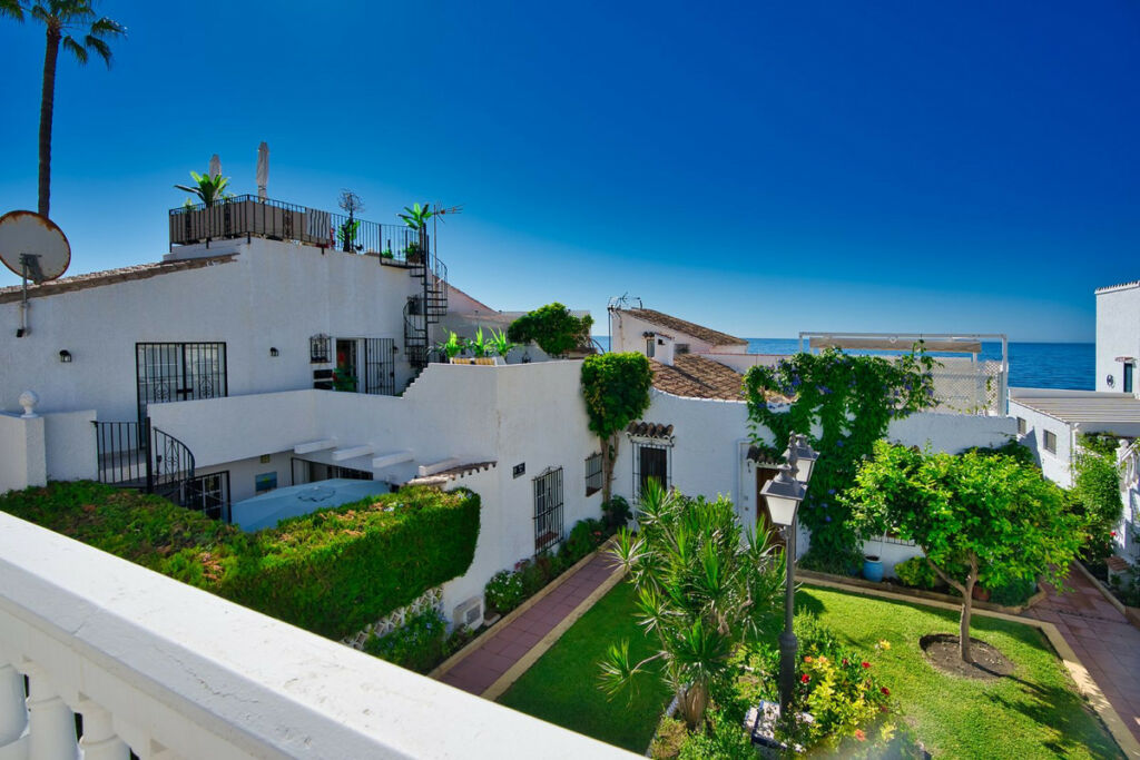 Semi-Detached House Estepona Málaga - image 21