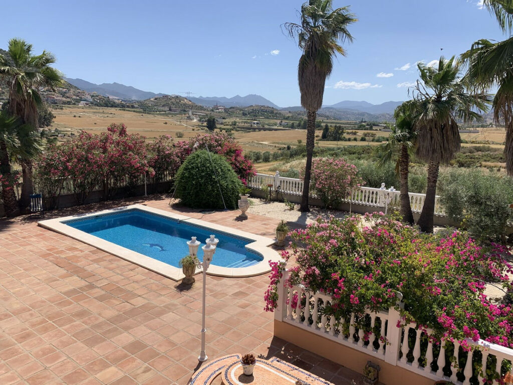 Detached Villa Coín Málaga - image 2