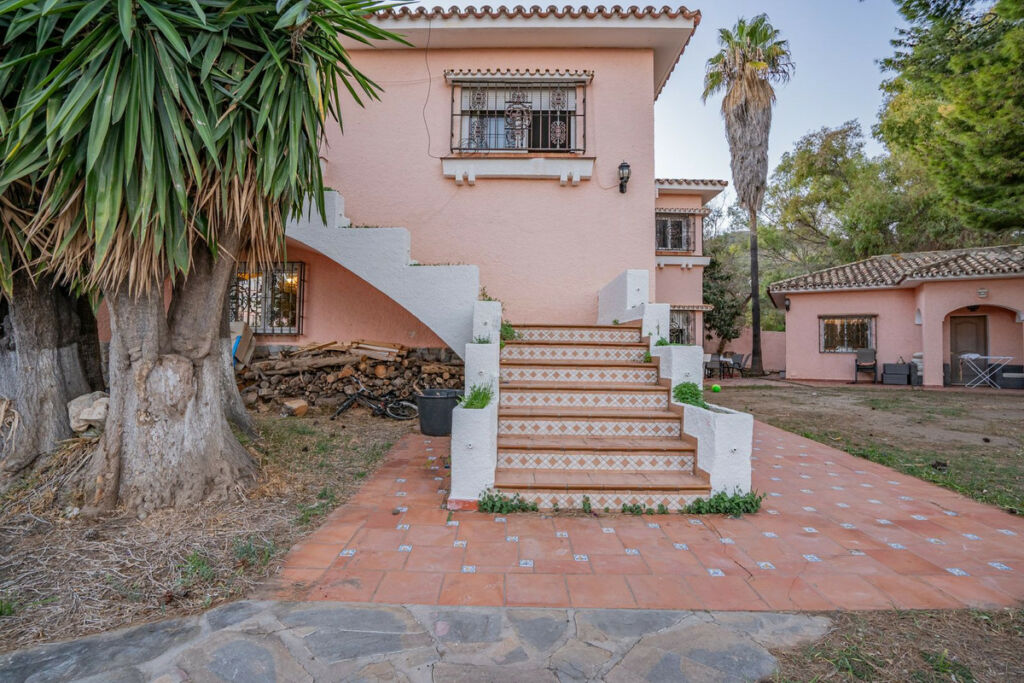 Detached Villa Benalmadena Pueblo Málaga - image 22