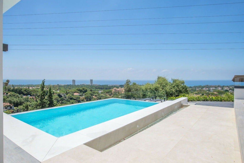 Detached Villa Elviria Málaga - image 21