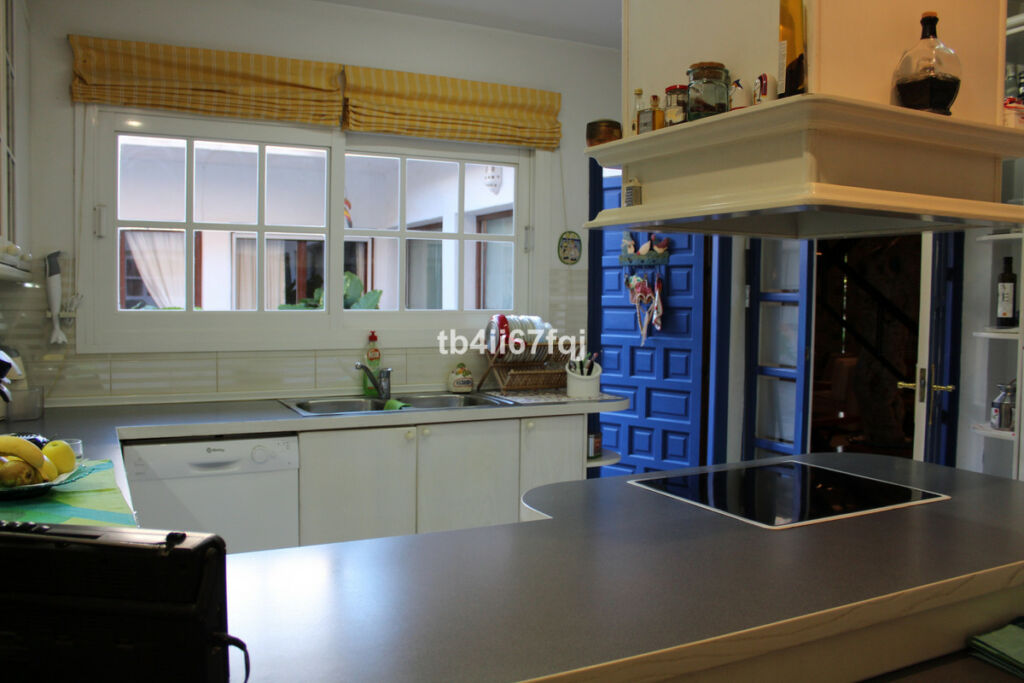 Detached Villa Atalaya Málaga - image 23