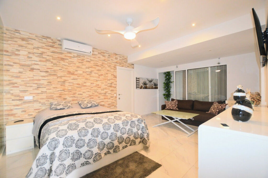 Detached Villa Villamartin Alicante - image 24