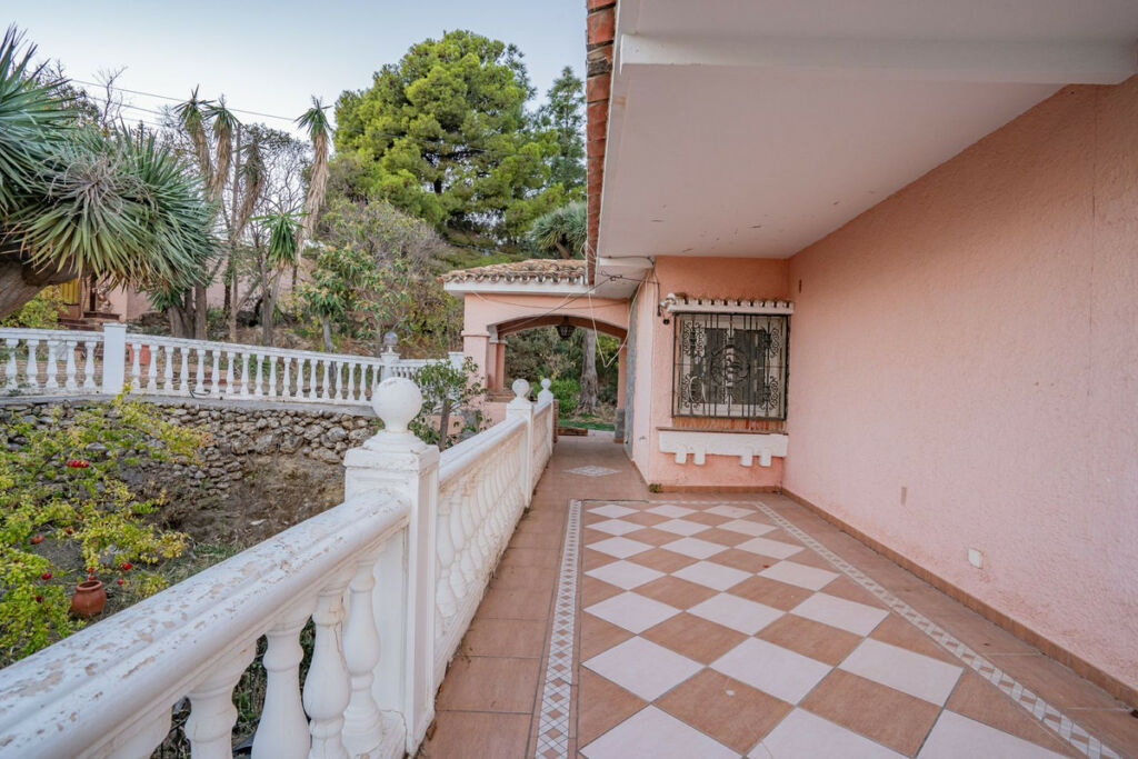 Detached Villa Benalmadena Pueblo Málaga - image 25